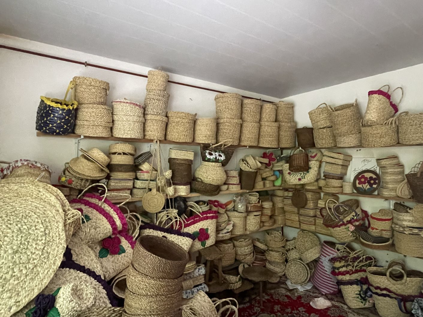 فروش محصولات چوبی و حصیری دست ساز